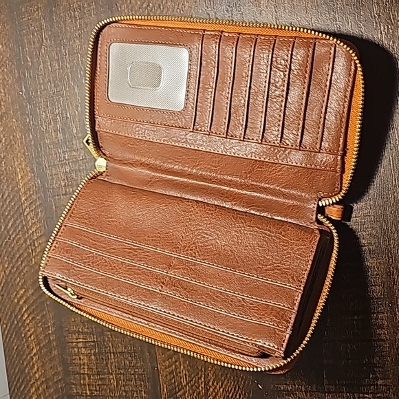 Women's Fossil Leather Wallet - Picture 3 of 3